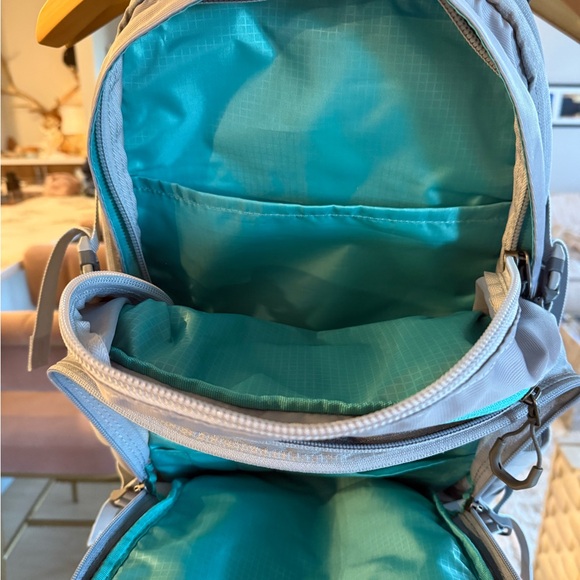 Gregory Signal Mineral Gray Backpack 32L - Compartments to Organize Everything! - Picture 6 of 11